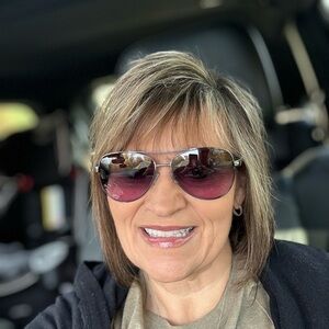 Meet your Posher, Dana